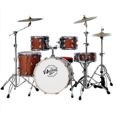 Altes burgunderfarbenes Schlagzeug